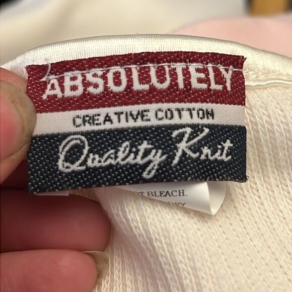 Absolutely quality knit button down top size large color is more of an off white - Picture 5 of 6